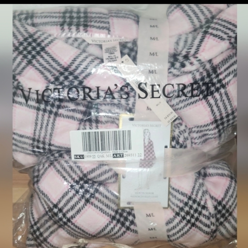Victoria's Secret Cozy Robe Size M/L NWT - Picture 4 of 7